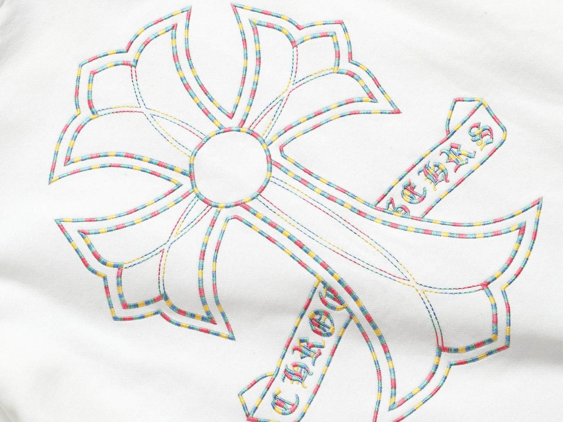 P250 Chrome hearts ch Chrome hearts cross horseshoe LOGO round-neck sweatshirt with thousands of needle embroidery crafts. Large version. Loose and stylish. The difference is the low version, the slim version, the upper body and the crotch. 100% commitment: top quality, not fast food. The highest version on the market. Top quality, 450 grams. 26 custom-dyed double yarn cotton, the same style for men and women, complete with three standards. Color: Black White Size: SMLXL